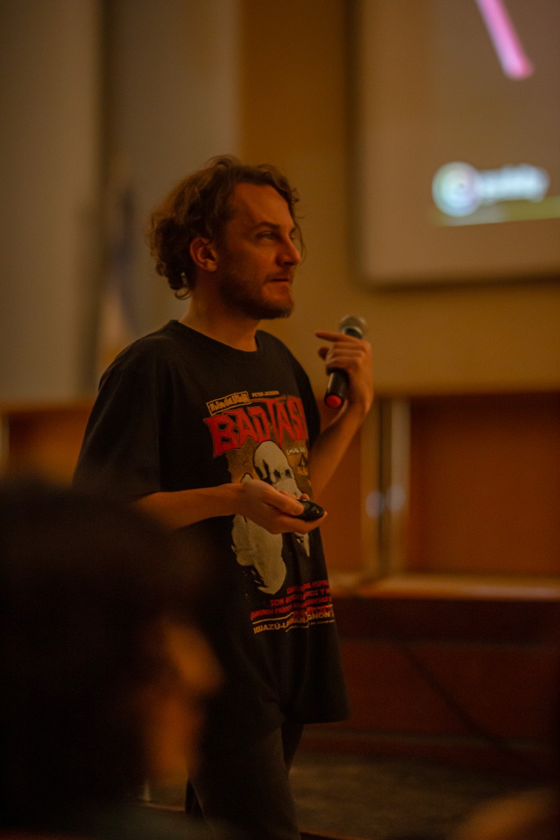 Gonzalo Arroyo dando el seminario